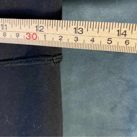 Lululemon Low Rise Capri Workout Leggings Size 4 Gym Activewear Minimalist - Picture 5 of 8